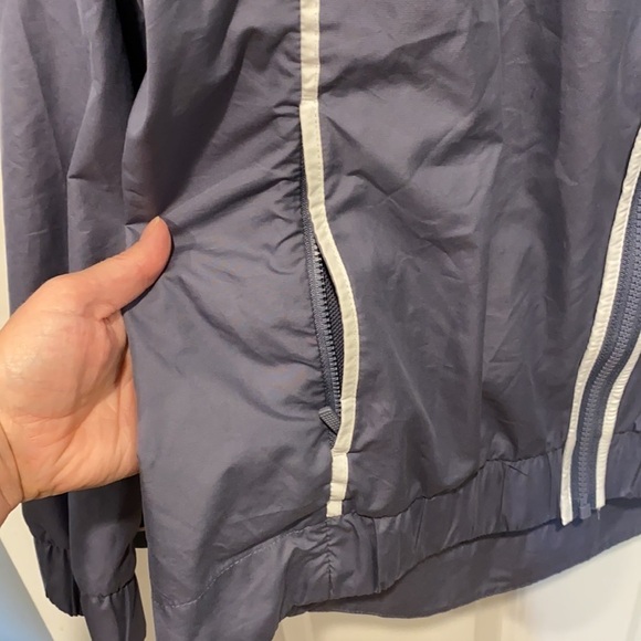 Nike Lightweight Rain Windbreaker Jacket EUC - Picture 4 of 16